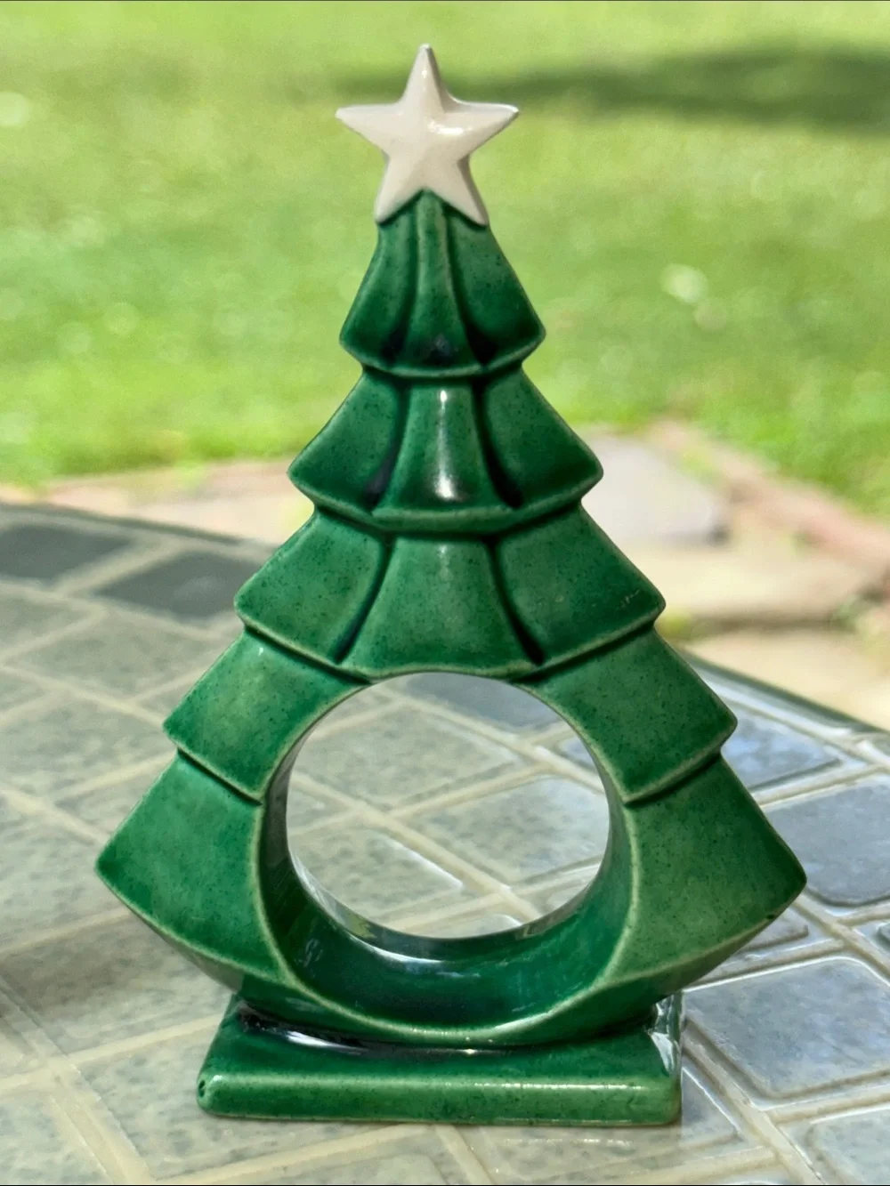 Green Ceramic Christmas Tree Napkin Rings Vintage 4.5” tall set of 2